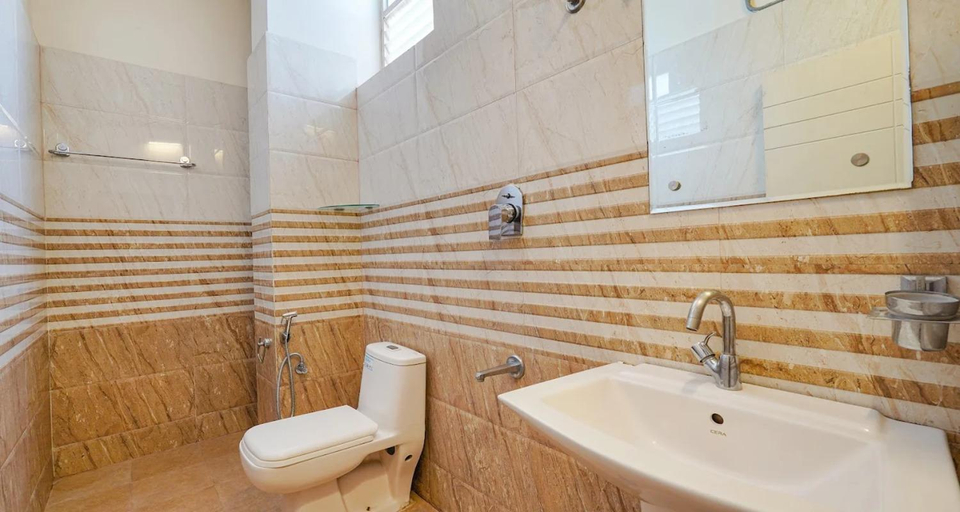 Bathroom 3, Hotel Grand Vista Inn, Bangalore