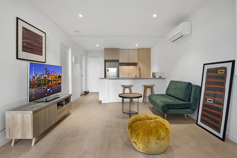 Living room 3, Stylish 1-bed Apartment With Gym & Pool, Melbourne