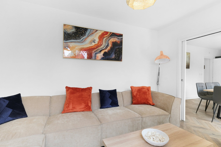 Living area 4, Grand 6 Bed Group House in Garden, Central Bedfordshire