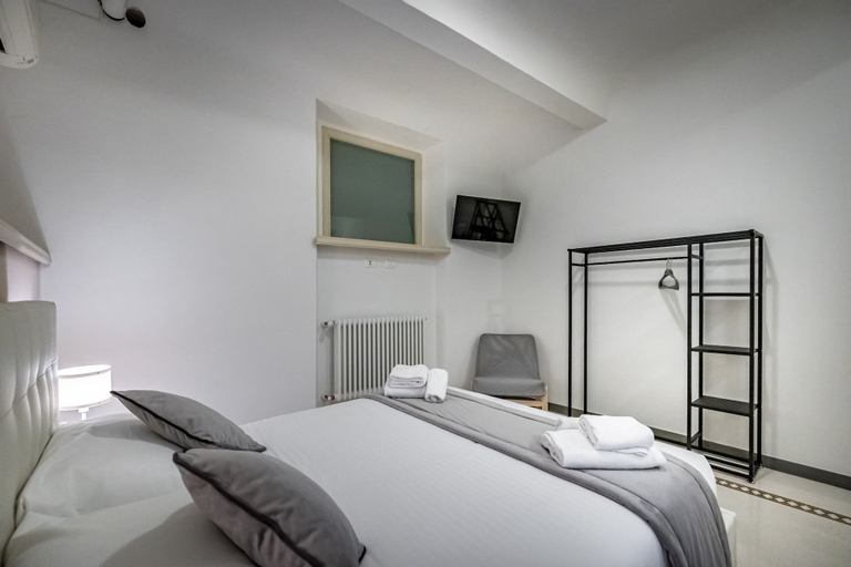 Room 3, Agnolo 48, Florence