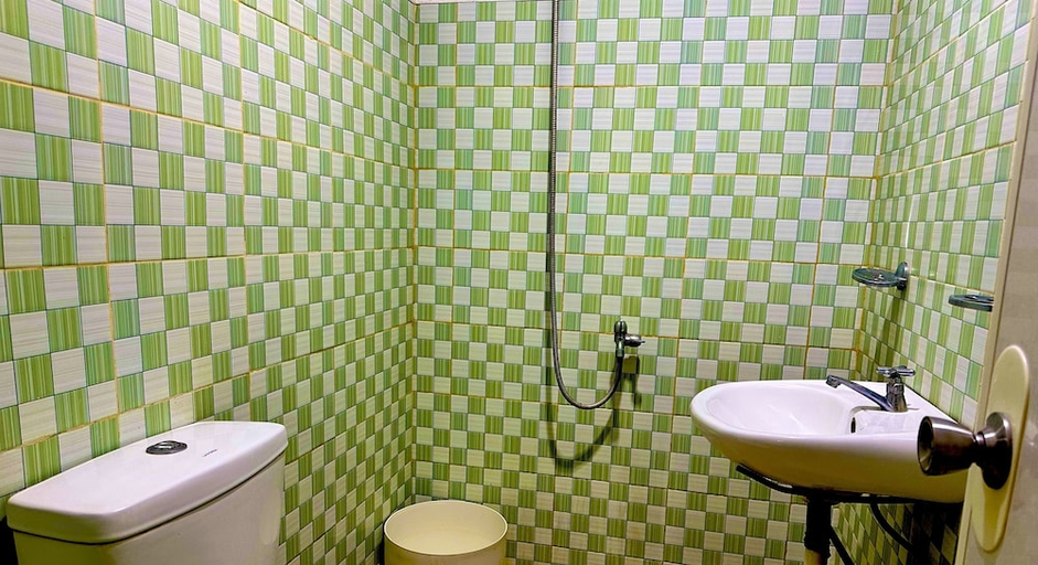 Bathroom 3, Rozay Travellers Inn, Kabankalan City