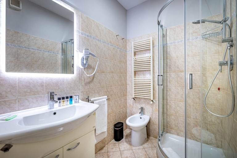 Bathroom 3, Castelnuovo Tedesco, Florence