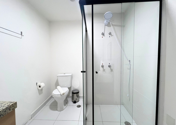 Bathroom 5, Nex One Edge Pinheiros by Housi, São Paulo