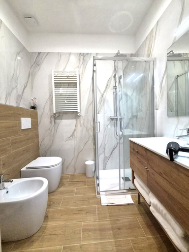 Bathroom 3, Elevin Apartments Bari, Bari