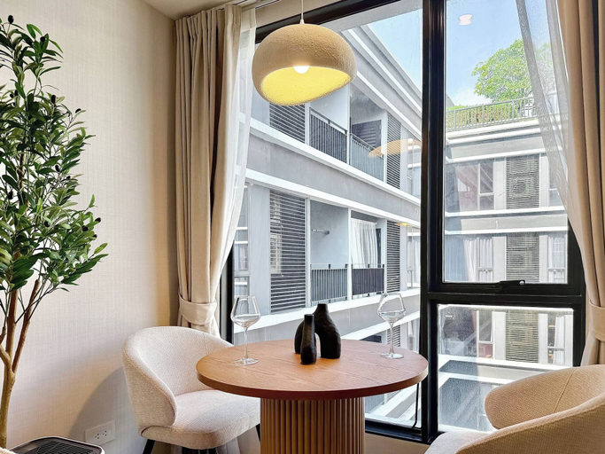 Interior 5, Serene 1-bedroom Apartment With Pool & Gym in Khlong Toei, Khlong Toey