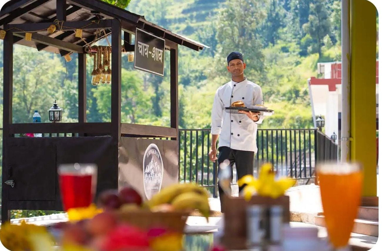 Outdoor dining, Erigeron Himalayan Hotel, Nainital
