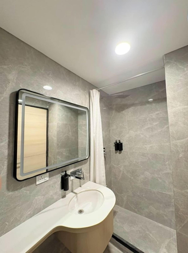 Bathroom, Nexora Express Hotel, Ahmadabad