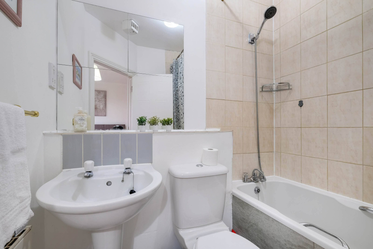 Bathroom 4, 4-Bed House with Garden in Thamesmead, London
