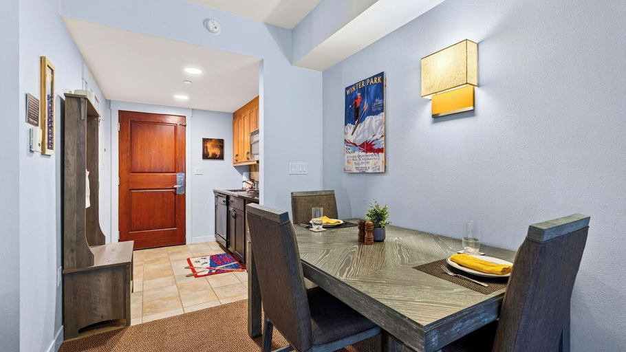 In-room dining 4, Little Moose by Avantstay Steps To Winter Park Gondola Shared Hot Tub + Pool, Grand