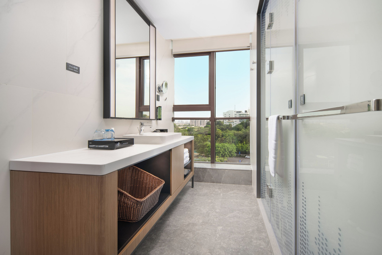 Bathroom 5, HamptonbyHiltonGuangzhouTianheSmartCity, Guangzhou