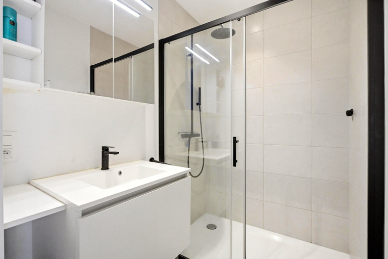 Bathroom 2, Station Square Stay for 4, West-Vlaanderen