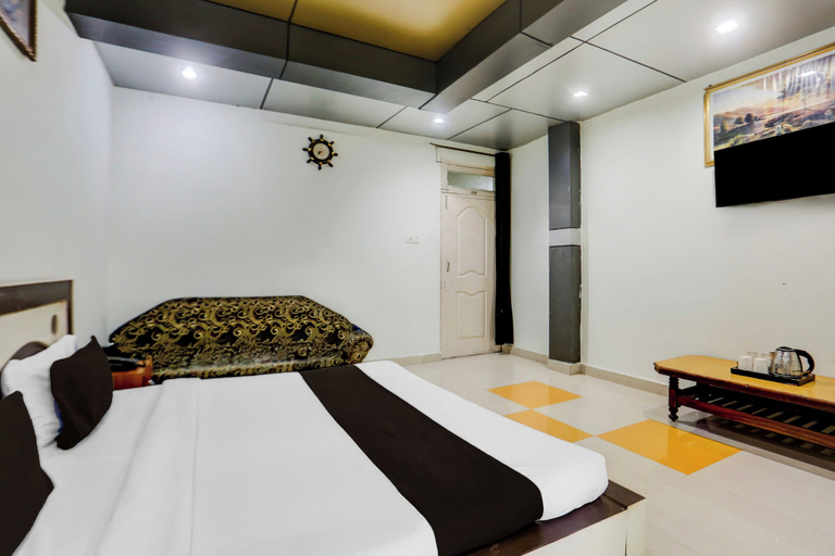Room 3, Collection O Nandanpura Sipri Bazar, Jhansi