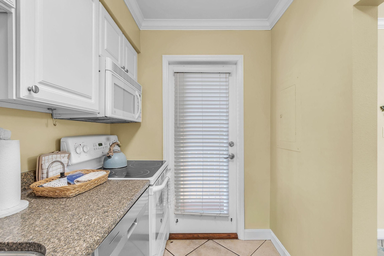 Private kitchen 2, Barefoot Beach Resort B201, Pinellas