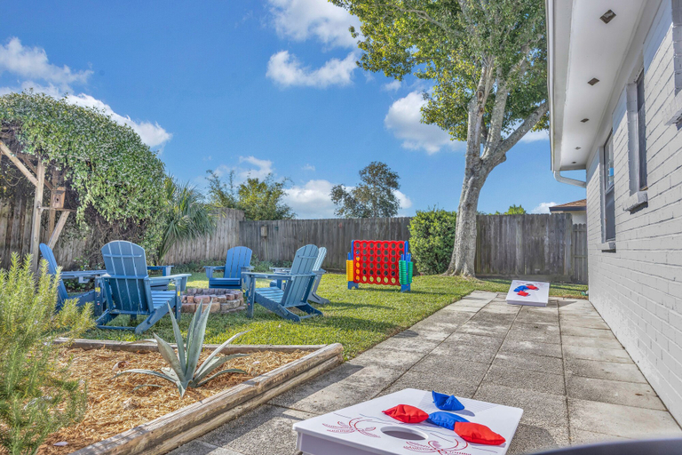 Room 2, Endless Summer- Beach Pool Firepit 3 King Beds, Saint Johns