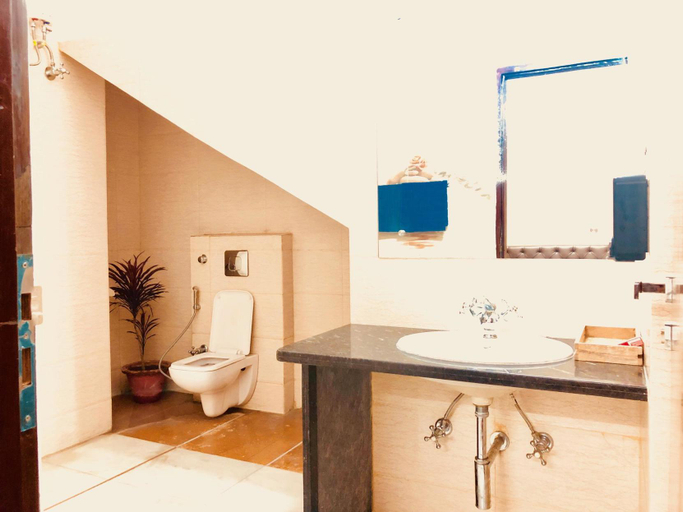 Bathroom, GIOVANNI SUITES, Bhopal