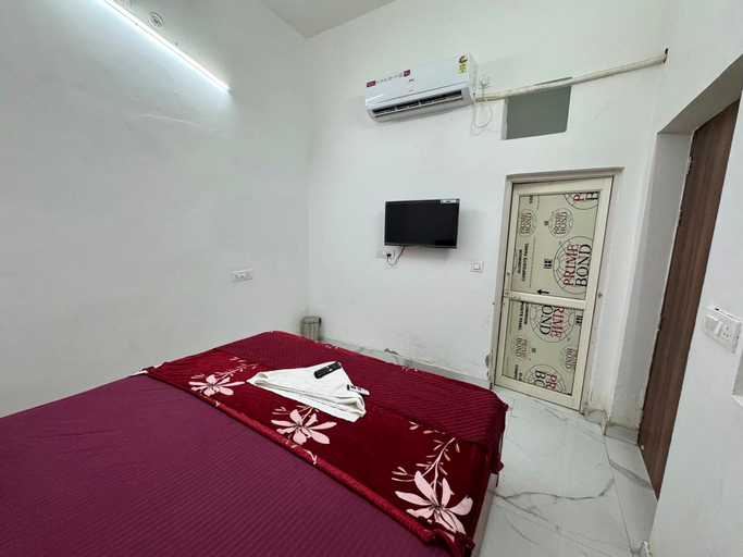 Room 4, Manglaam Hotel & Resort, Gautam Buddha Nagar