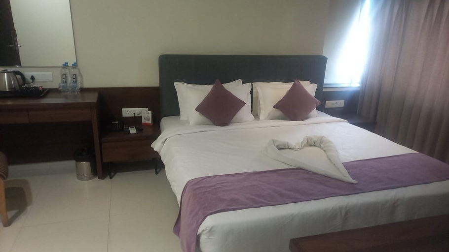 Room 3, Raajpath by Qbode Hotels, Vadodara