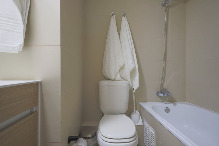 Bathroom 2, Modern 2BR Apartment in Las Condes, Santiago