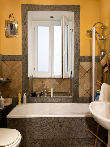 Bathroom 5, Casa Rubinacci, Napoli