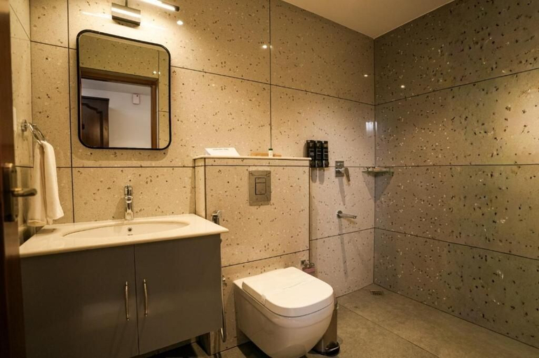 Bathroom 3, Le Mont Lagoon Home Stay, Ernakulam