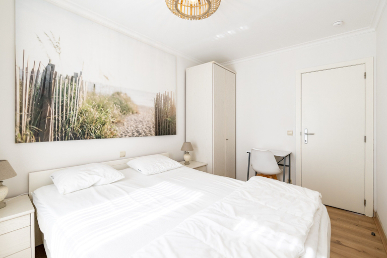 Room 2, Apartment in Zeedijk With Stunning Sea Views, West-Vlaanderen