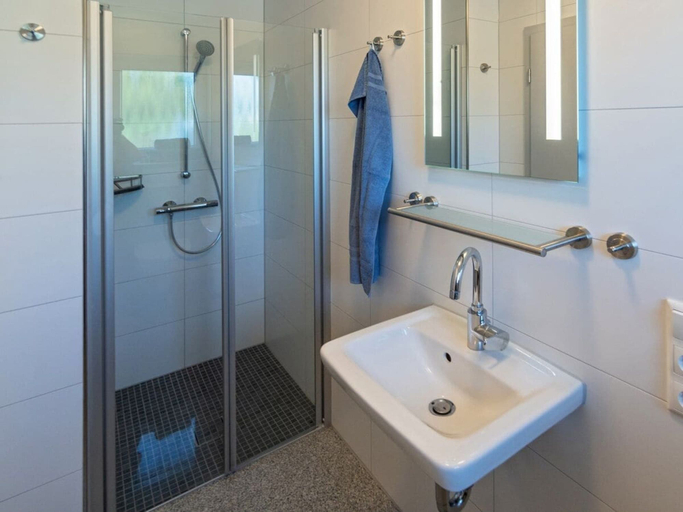 Bathroom 2, Holiday Home With 1 Bedroom, Wittmund