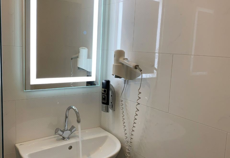 Bathroom 3, Budget Dam Hotel, Amsterdam