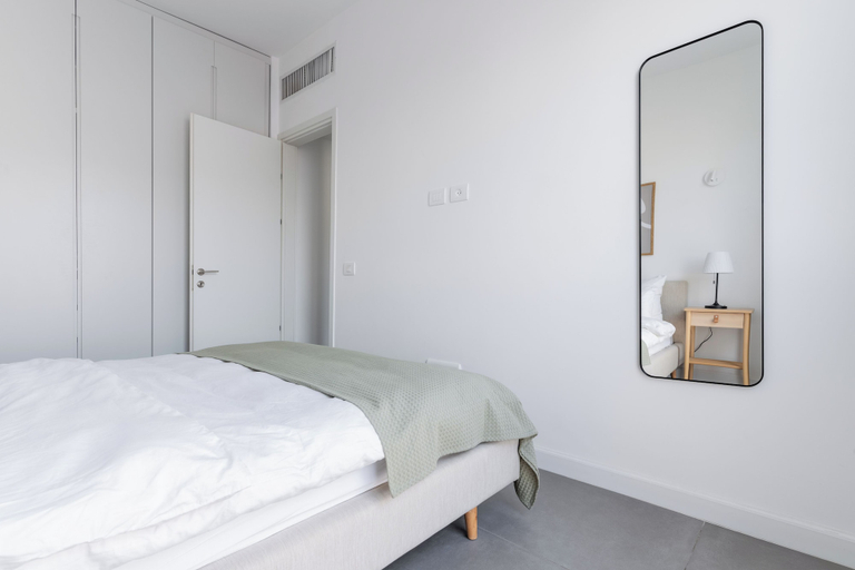 Room 5, Blueground Nahalat Byniamin Balcony