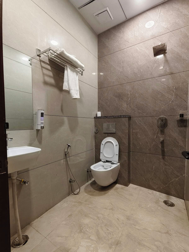 Bathroom, Hotel Royal DC, Aligarh