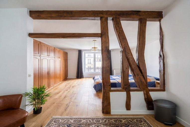 Room 5, celine 39, Paris