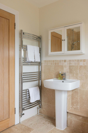 Room 4, Spacious Sidlesham Country Home Near Witterings, West Sussex