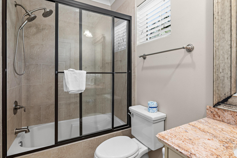 Bathroom 3, White Sands Escape, Walton