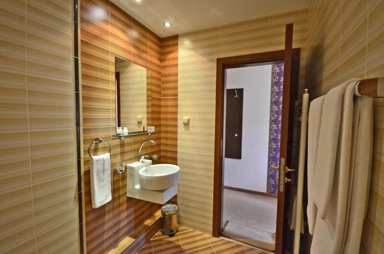 Bathroom 4, Eleganza Family Hotel, Stolichna