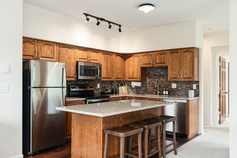 Private kitchen 3, The Outlook at the Lynx, Squamish-Lillooet
