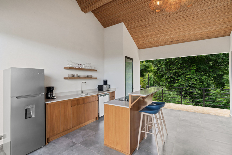 Shared kitchen 3, Villas Vivo, Santa Cruz