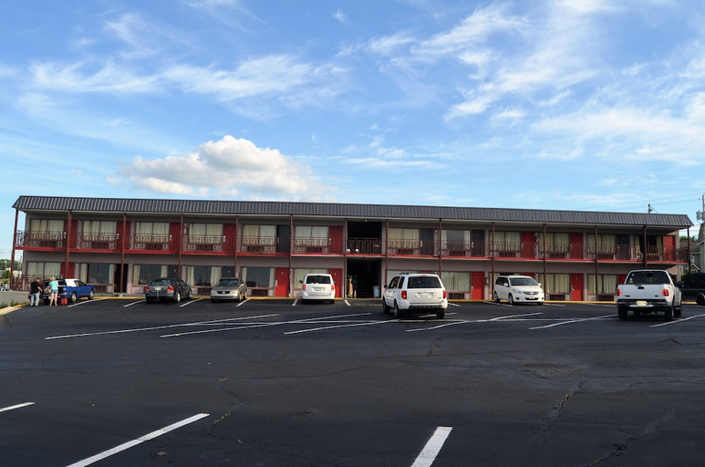 Others 4, I-26 Inn, Washington