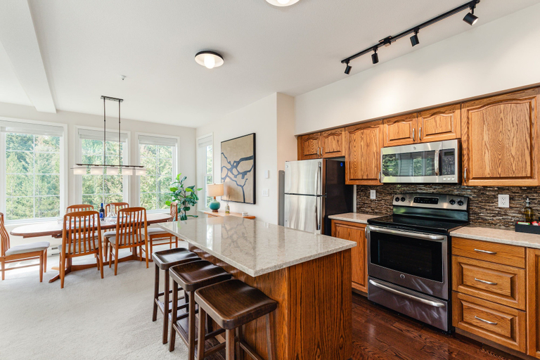 Private kitchen 4, The Outlook at the Lynx, Squamish-Lillooet