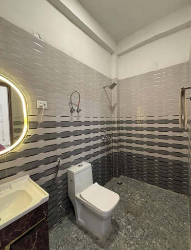 Bathroom 3, Hotel Prime Stay, Gautam Buddha Nagar