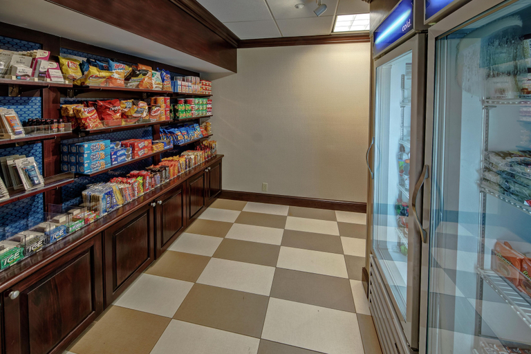 Food & Drinks 5, Hampton Inn Cambridge, Guernsey