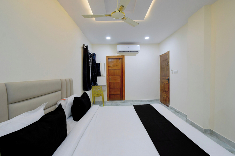 Room 5, Hotel O Karmanghat Hanuman Temple, Ranga Reddy