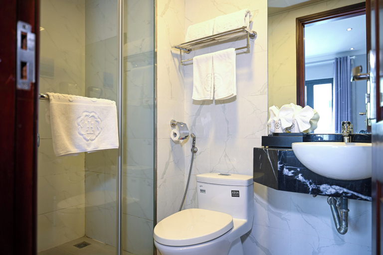 Bathroom 4, The Confetti Hotel Ha Long, Hạ Long