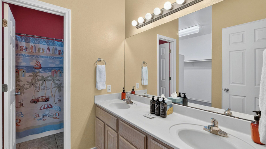 Bathroom 4, Paradise Found by Avantstay Waterfront Retreat Private Boat Slip + Shared Pool North Padre, Nueces