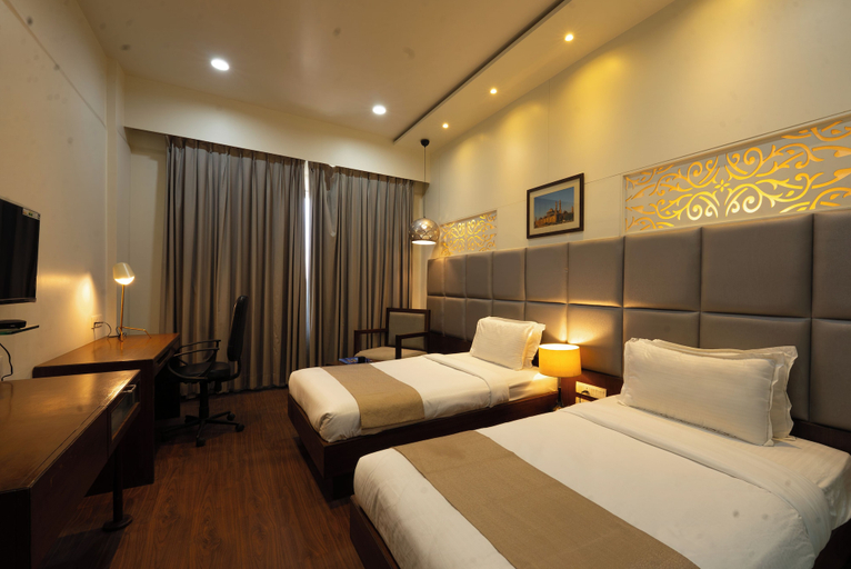 Room 4, Manish Aura Grand, Vadodara