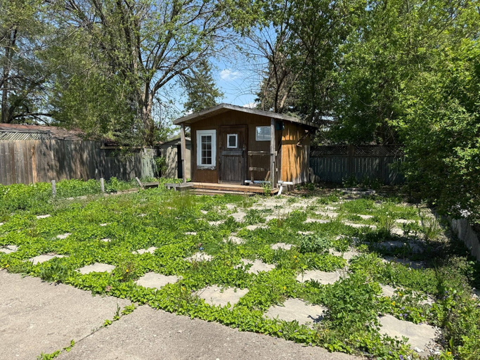 Garden, Bungalow Rental in Cambridge Comfort and Convenience Await, Waterloo
