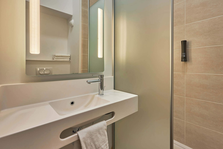 Bathroom 4, B&B Hotel Ouistreham, Calvados