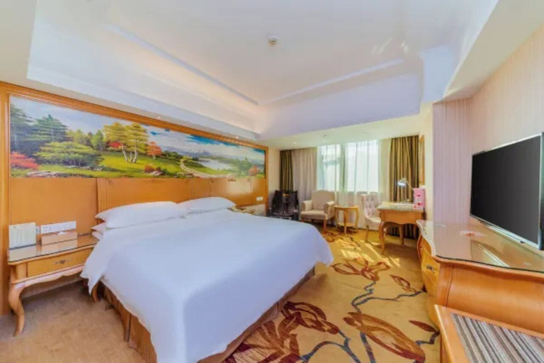 Bedroom 2, Vienna Classic Hotel, Huizhou