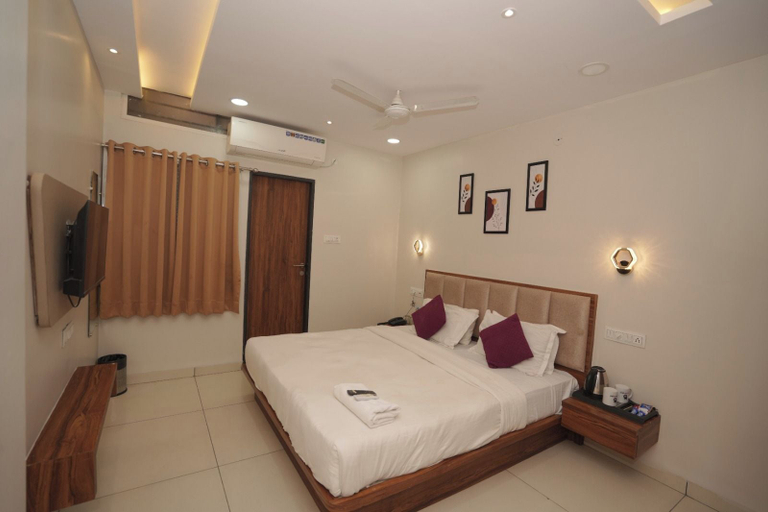 Room 4, Perfectotel, Indore