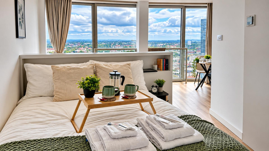 Room 5, Skyline Rotunda City Apartment I Bullring, Birmingham