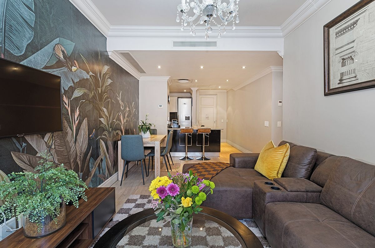 Living area 5, Cape Royale 1BR Apt with Parking & Pool, City of Cape Town