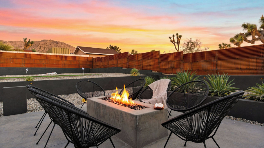 Interior 4, Desert Ace by Avantstay Pool + Spa + Fire Pit + Giant Chess Near Natl Park, San Bernardino
